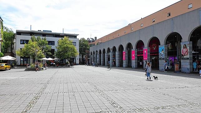 Schattenplätzchen sind auf dem Augustinerplatz eine Rarität. Eigentlich wollte das Amt für Stadtplanung und Umwelt in diesem Sommer ...