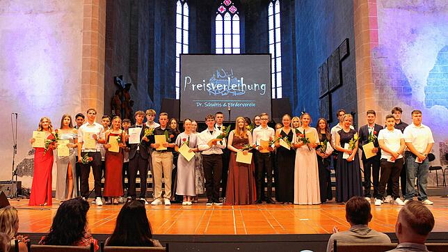 Die Absolventen der Karl-Brachat-Realschule bei ihrer Feier im Franziskaner. Foto: Schule