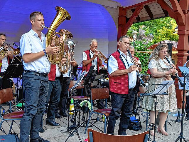 Die Dinkelbergmusikanten sorgten beim Todtmooser Lichterfest für Stimmung.