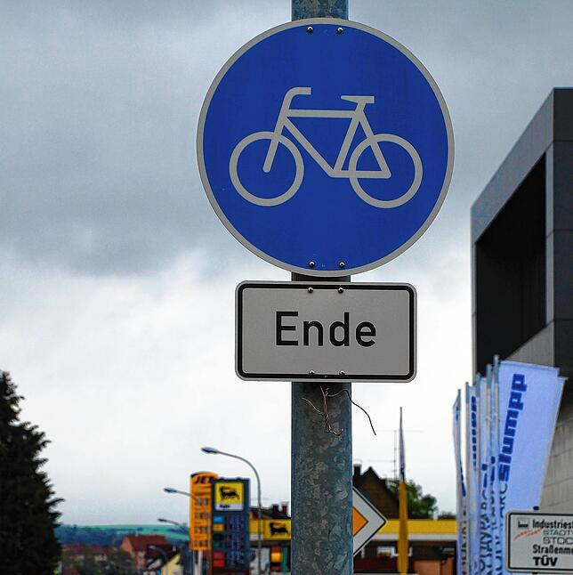 Dieses Schild markiert das spontane Ende des Radweges auf der Radolfzeller Straße in Richtung Innenstadt Stockach.