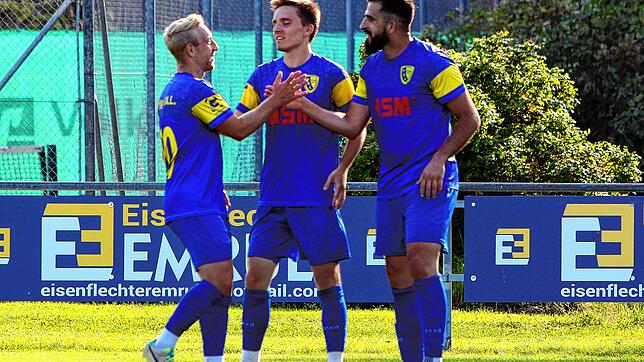 Kai Huber (von links), Robin Karg und Qendrim Krasniqi heißen die Torschützen beim 3:0 der SpVgg F.A.L. gegen den FC Gutmadingen.