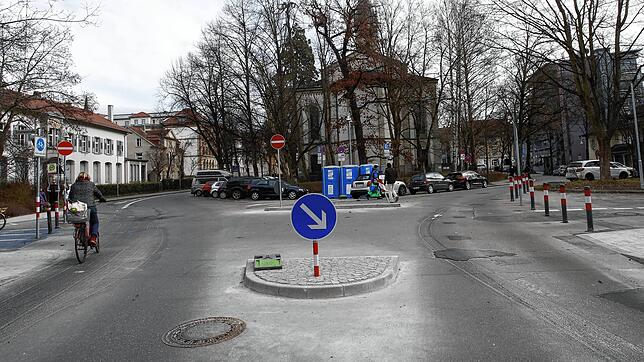 Wie diese Querungsinsel, die erst kürzlich am Lutherplatz gebaut wurde, sollen in Konstanz an vielen Stellen Verbesserungen für die ...