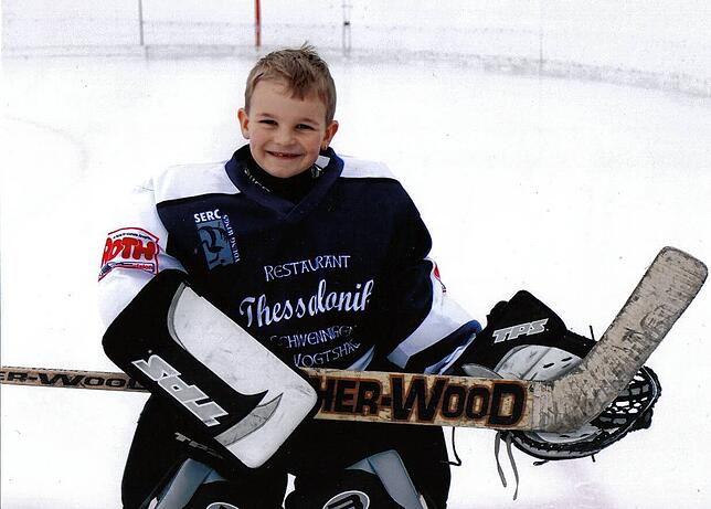 Jan Hugger als Eishockey-Torwart bei einem Kleinstschülerturnier im Jahr 2006.