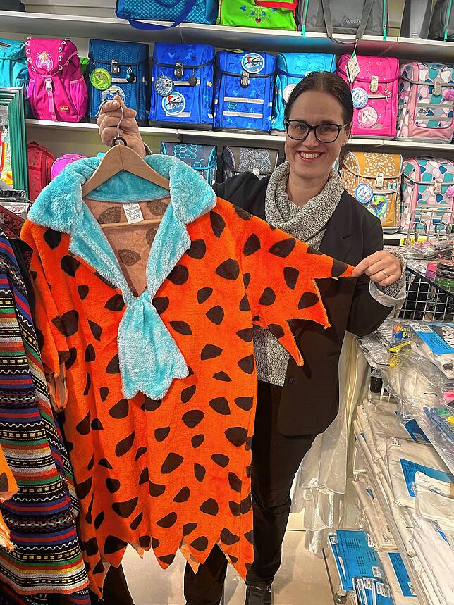 Neu in diesem Jahr hat Sandra Schlatter Kostüme rund um die Kult-Serie Fred Feuerstein im Angebot: „Passend zum Motto des ...