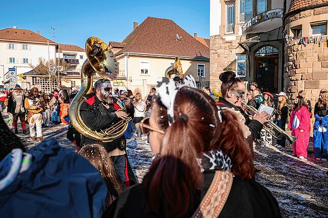Bild 13: Unvergessliche Bilder vom Rosenmontagsumzug in Gottmadingen: So bunt war die Fasnacht 2025!