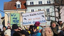 Das Bild zeigt eine Demo gegen Rechtsextremismus am 20. Januar in Überlingen (Symbolbild). Auch in Bad Säckingen soll es am Freitag, 26. ...