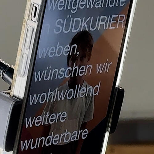 Videos drehen wie die Profis: Besucher testen TikTok-Station beim SÜDKURIER-Sommerfest