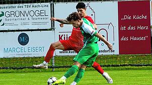 Joel Melo vom 1. FC Rielasingen-Arlen II(hinten), hier im Duell mit Yannick Slawig vom TSV Aach-Linz, hat im Monat August bei unserer ...