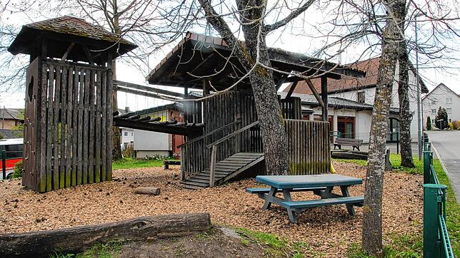 Gut ausgestattet ist der Kinderspielplatz des Kindergartens Oberalpfen. Ärgerlich war es, als kürzlich zwei Kinder hier ihren Unsinn ...