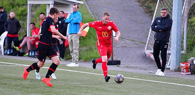 Bild 10: FC Rot-Weiß Weilheim besiegt den FC Wallbach im &bdquo;Duell am Strich&ldquo; mit 3:1 &ndash; wir haben die Bilder!