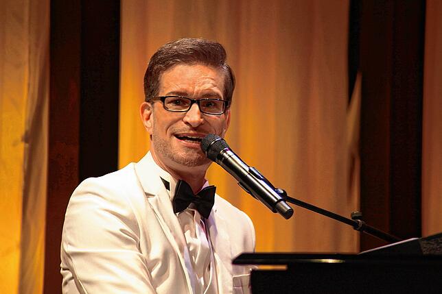 Eine Hommage an Udo Jürgens ist von Christian Mädler zu hören.