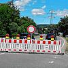 Die B 27 ist seit Montagmittag zwischen Blumberg und Behla gesperrt. Der Anliegerverkehr zum Nordwerk mit Tankstelle, der Firma Metz ...