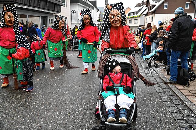 Bild 8: 50+1 Jahre Narrengilde Pfrieme-Stumpe Tennenbronn Kinderumzug