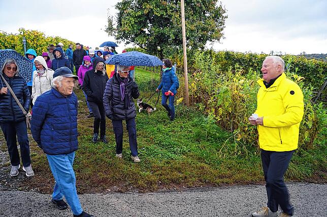 Bild 6: Bilder von der Dorfwanderung vom Rathaus zum Seeufer über Harlachen bis zum Kindergarten