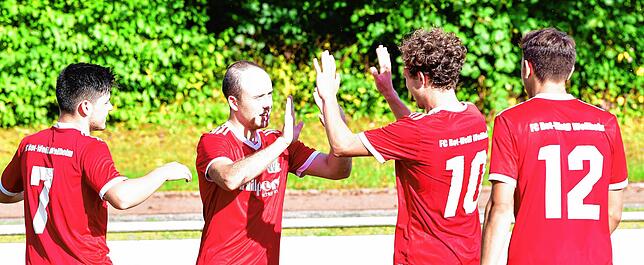 Bild 12: FC Wallbach dreht die Partie und gewinnt mit 3:2 gegen den FC RW Weilheim &ndash; und wir haben die Bilder!
