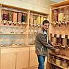 Einkaufen ganz ohne Plastik: Jürgen Denzel, Vorsitzender des Aufsichtsrats der Herzlich Unverpackt-Genossenschaft, engagiert sich aus ...