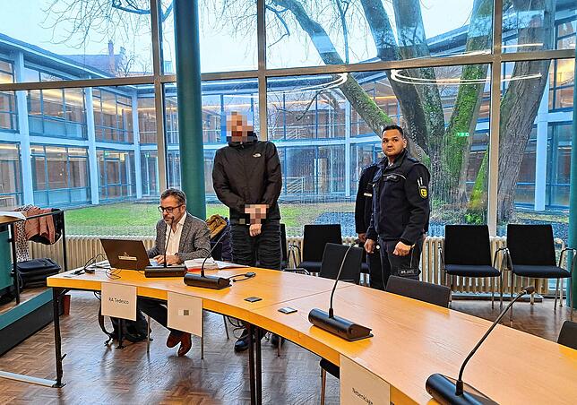 Der 20-jährige Angeklagte schilderte mit Hilfe einer Dolmetscherin vor dem Landgericht Konstanz, was aus seiner Sicht am 7. Juli 2024 ...