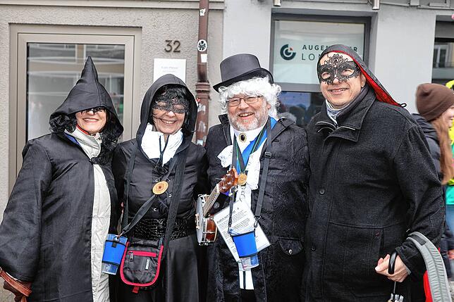 Bild 1: Fasnacht 2025 in Konstanz: Diese Bilder zeigen das bunte Narrentreiben auf der Marktstätte!