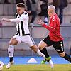 Große Schritte: Während Angelo Armenio (links) und der SV 08 Laufenburg gegen den VfR Bad Bellingen die Tabellenspitze verteidigen ...