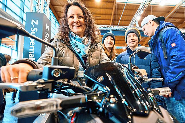 Frauen erobern die Motorradszene.