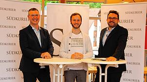 Die Redakteure Markus Baier (rechts) und Nico Talenta (Mitte) bei der Video-Aufzeichnung mit Bürgermeisterkandidat Joachim Burger.