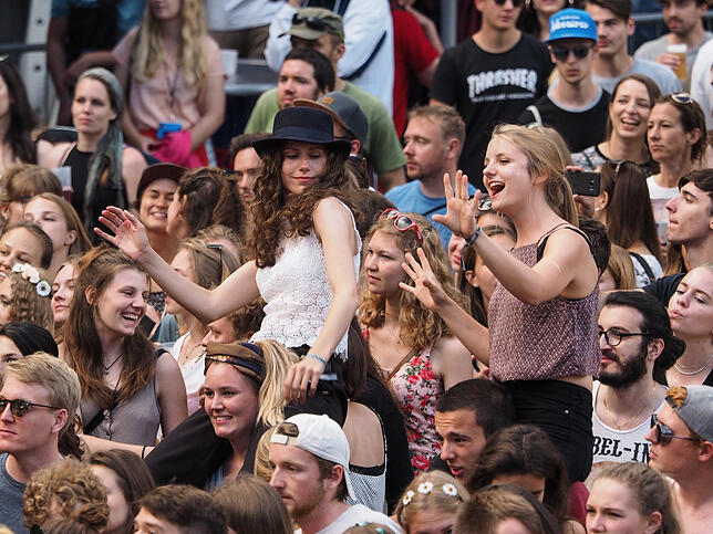 Feiernde Studis: Ein Studentenstadt braucht ein eigenes Festival &ndash; Konstanz hat das Campus Festival. Die Veranstaltung findet 2020 ...