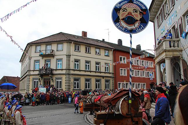 Bild 10: Bilder der Fasneteröffnung mit Schlüsselübergabe am Rathaus