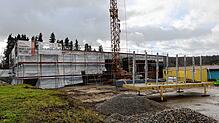 Das Feuerwehrgerätehaus in Dettingen ist fertig, das in Dingelsdorf (Foto) im Bau. Die Freien Wähler fragen jetzt aber, ob ein Flachdach ...