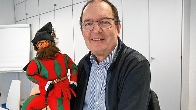 Blickt mit einem lachenden und einem weinenden Auge auf die kommende Fasnet: Stephan Glunk gibt sein Amt als Zunftmeister bei den ...