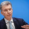 Als ehemaliger Chef der Münchner Sicherheitskonferenz, dem wichtigsten Forum zur internationalen Sicherheitspolitik, wird Christoph ...