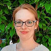Försterin Adina Lauer kümmert sich um den Ruhewald St. Katharinen.