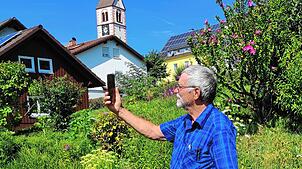 Schon seit Monaten ist Elmar Veh in Weilheim auf der Suche nach dem Mobilfunkempfang – und findet nichts.