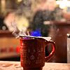 Der dampfende Glühwein gehört zu einem gemütlichen Treff in der Adentszeit einfach dazu. Die Bewirtung beim 1. Schönacher Adventstreff ...