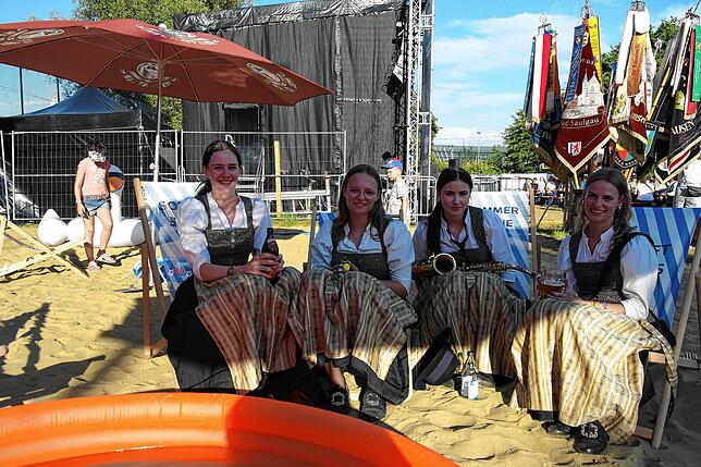Bild 19: Bilder vom Sternmarsch und Fahneneinmarsch zum 175-jährigen Bestehen der Musikkapelle Ailingen