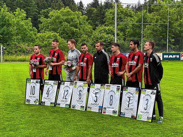 Nach dem letzten Heimspiel der vergangenen Saison wurden beim FC 09 Überlingen langjährige Leistungsträger verabschiedet.
