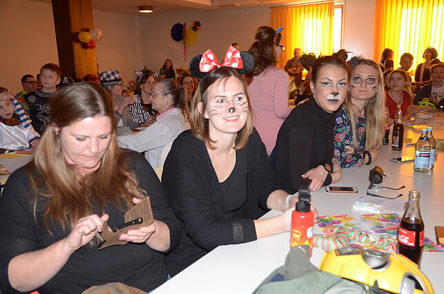 Bild 9: Bilder zur Schülerbefreiung und zum Kinderball in Markdorf