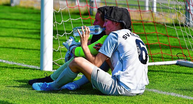 Bild 18: SV Niederhof steigt nach 3:2-Sieg bei der SG Ebnet in die Verbandsliga auf &ndash; und wir haben Bilder!