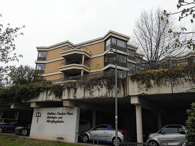 Marode: Der Altbau des Matthias-Claudius-Hauses ist in einem schlechten Zustand. Bewohnbar ist das Gebäude, das seit Jahren leer steht, ...