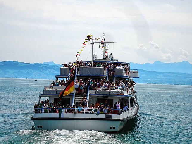 Bild 4: Bilder von der Einholung des Seehasen in Friedrichshafen