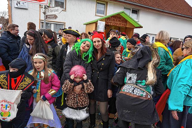Bild 5: Narren aus Nah und Fern kommen nach Dittishausen