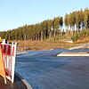 Die neue Zufahrtstraße ins Gewerbegebiet Längefeld ist nahezu fertig. Sobald die Restarbeiten ausgeführt sind, lädt die Stadt zur Übergabe.