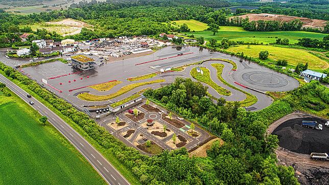 Der ADAC betreibt seit September das 54.000 Quadratmeter große Fahrsicherheitszentrum bei Steißlingen, das als modernstes ...