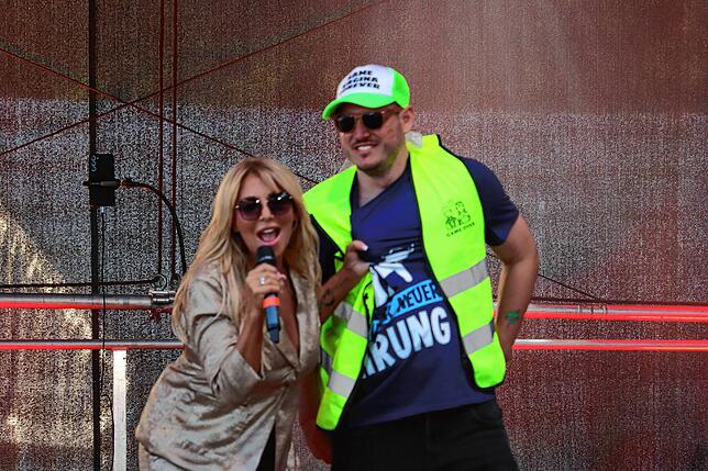 Bild 8: Anita Hofmann und viele andere Schlagerstars: Bilder vom Abschluss des Sound Beach Festivals in Überlingen