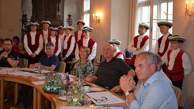 Eine historische Entscheidung: Auch Mädchen werden ab sofort in die Knabenmusik Meersburg aufgenommen. Das beschließt der Gemeinderat am ...