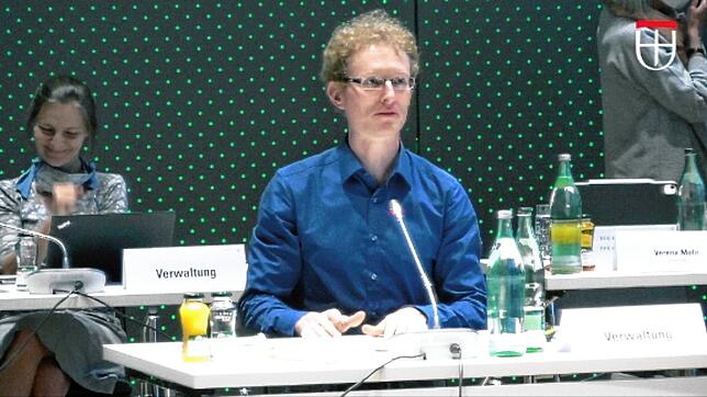 Der Konstanzer Klimamanager Lorenz Heublein bei seiner Rede im Gemeinderat.
