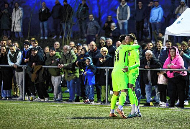 Bild 1: Unsere große Bildergalerie vom Landesliga-Spitzenspiel zwischen dem ESV Südstern und dem TSV Singen