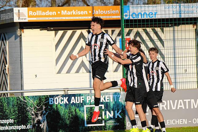Bild 10: Die U17 des SC Freiburg zu Gast im Friedengrund: Das sind unsere Bilder!