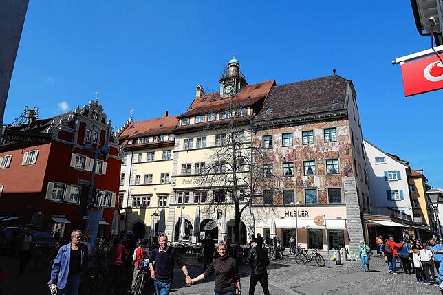 Im heutigen Schuhhaus Hasler kaufte Hortense stilvolle Hüte. August Rahn und seine Frau Anna besorgten unbeobachtet von der badischen ...
