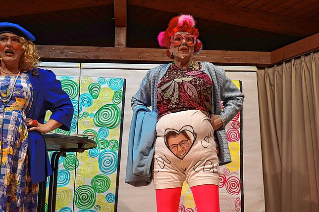 Bild 11: Frauenfasnacht in Görwihl: Der Großangriff auf deine Lachmuskeln!