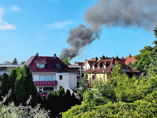 Unsere Leserin Janine Polster fotografiert den schwarzen Rauch über der Villinger Innenstadt.